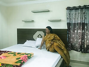 یک زن خانه دار هندی نوار جنسی خود را با معشوق بنگلادشی اش فاش می کند.