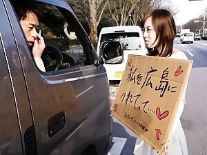 Ο Ιάπωνας ωτοστόπ κάνει πίπα και καταπίνει το σπέρμα σε σαφές βίντεο