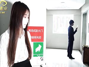 Xue Jian avslöjar en het trekant med sin fru och en förförisk klient i denna explicita asiatiska ocensurerade video