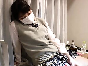 Fukada, một người đẹp Nhật Bản, thực hiện một blowjob không thể quên trong một video không che.